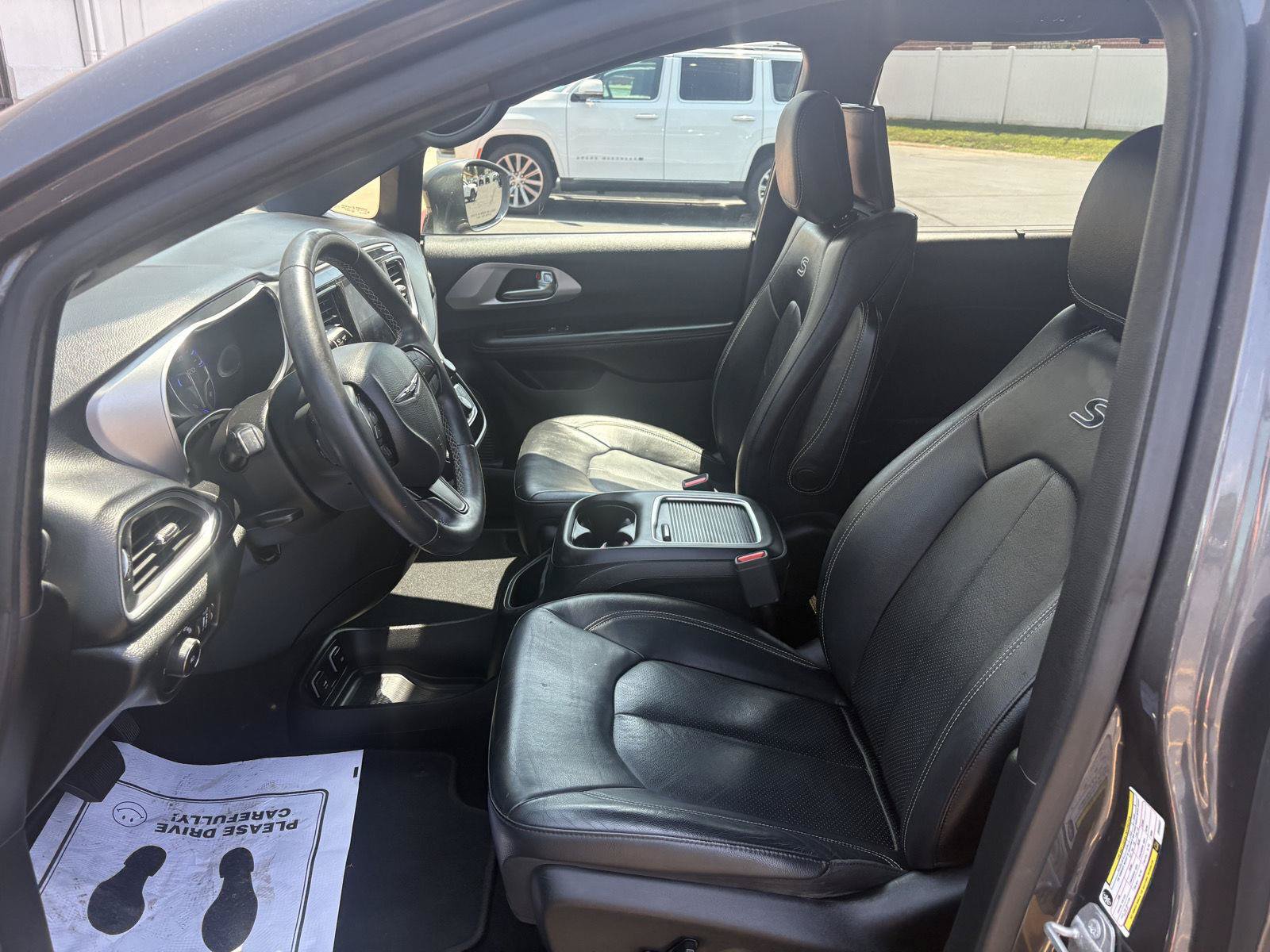Used 2018 Chrysler Pacifica Touring-L Plus w/ S Appearance Package FWD image 9