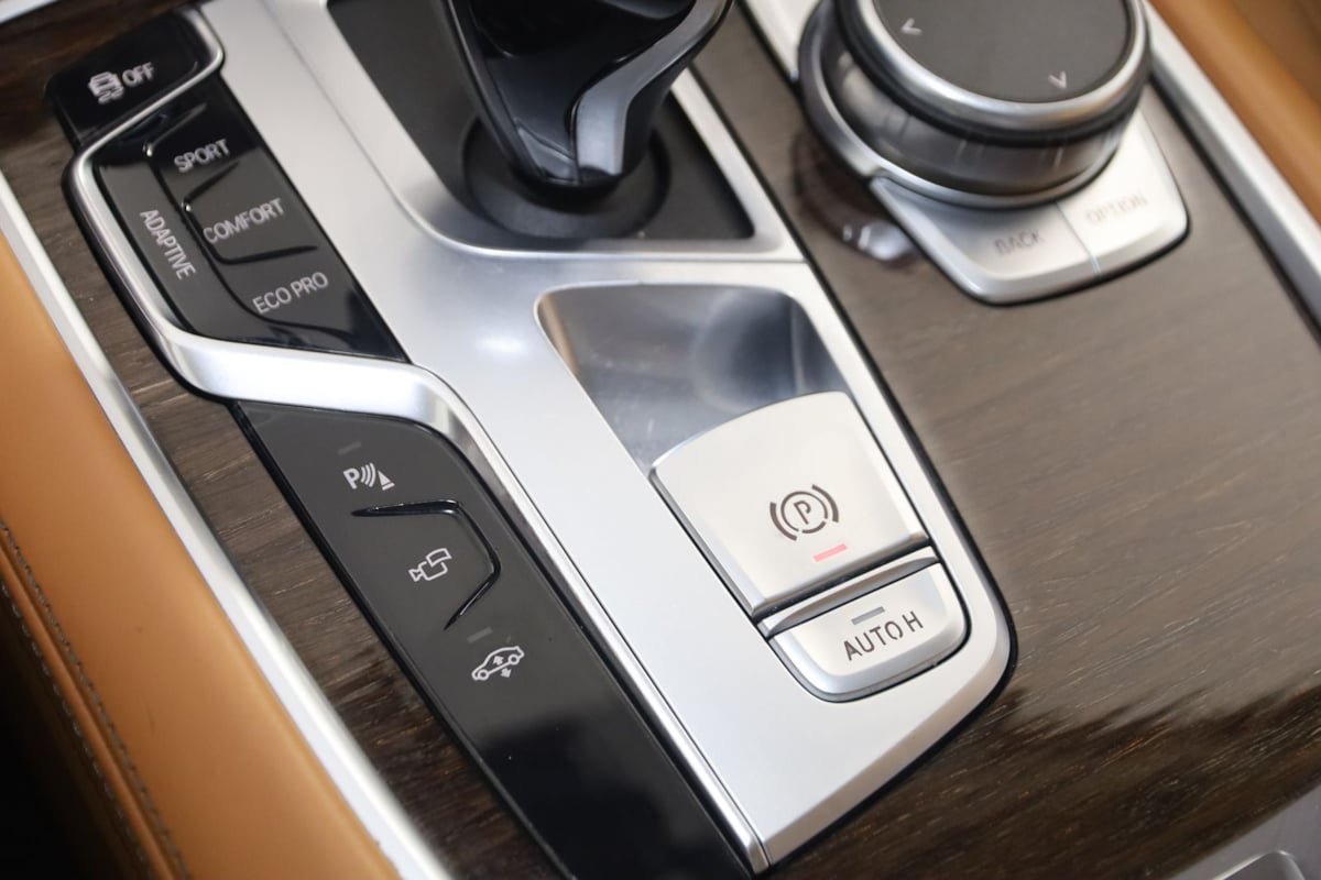 Used 2020 BMW 750i xDrive AWD/4WD image 31