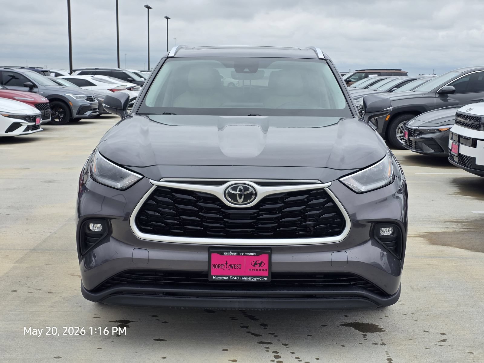 Used 2021 Toyota Highlander XLE FWD image 4