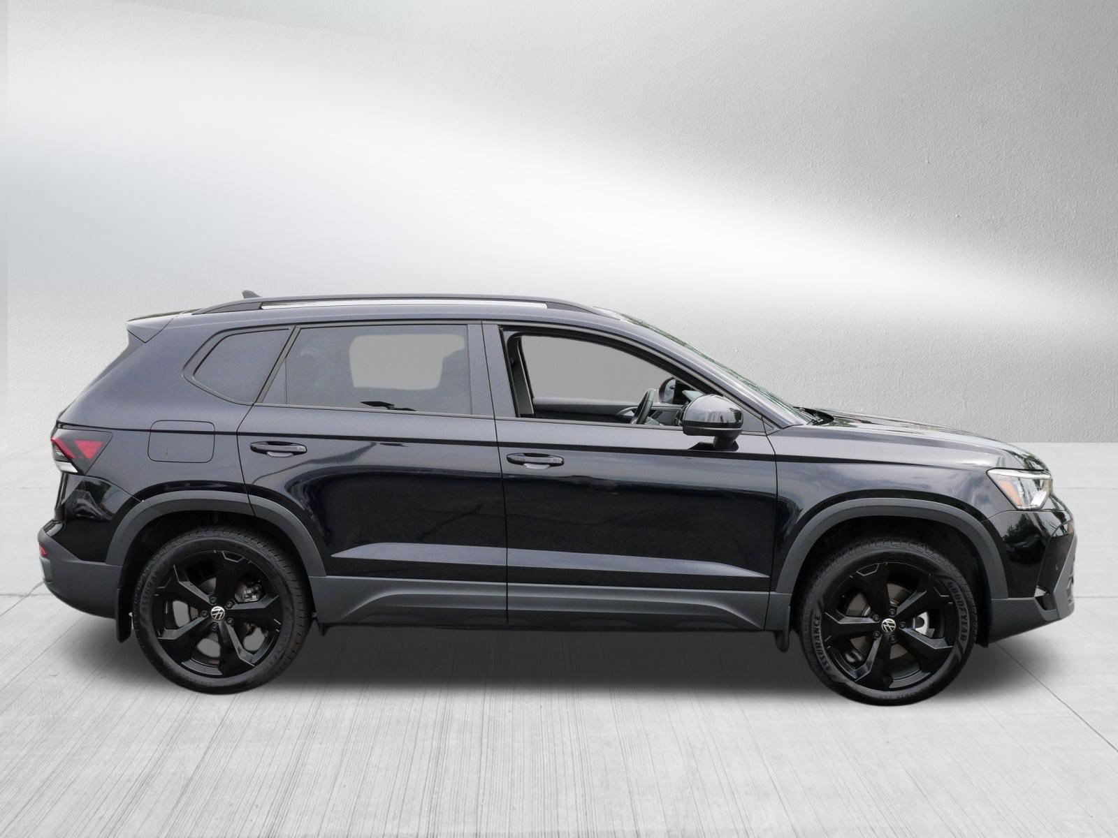 Certified 2025 Volkswagen Taos SE AWD/4WD image 8