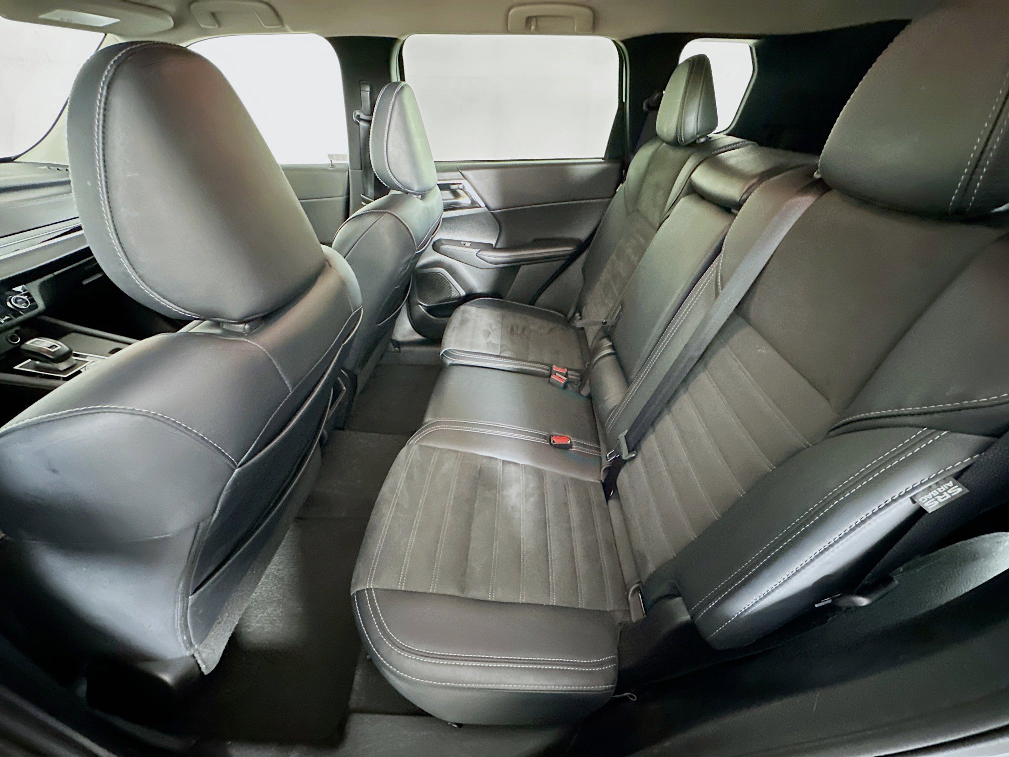 Used 2024 Mitsubishi Outlander SE image 28