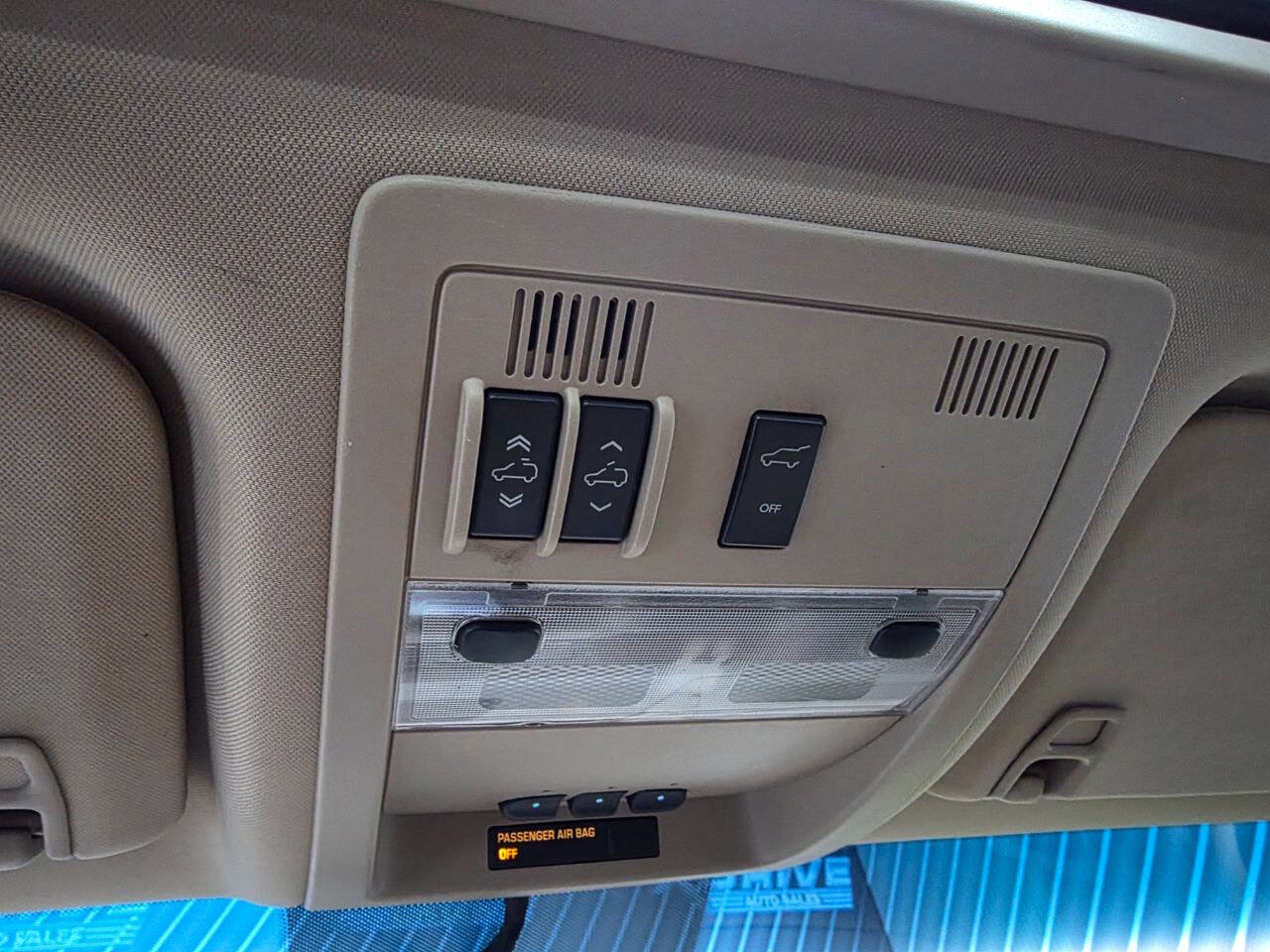 Used 2011 Chevrolet Suburban LTZ image 26