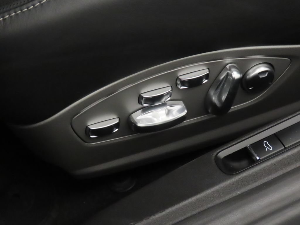 Certified 2019 Porsche 911 Turbo S AWD/4WD image 47