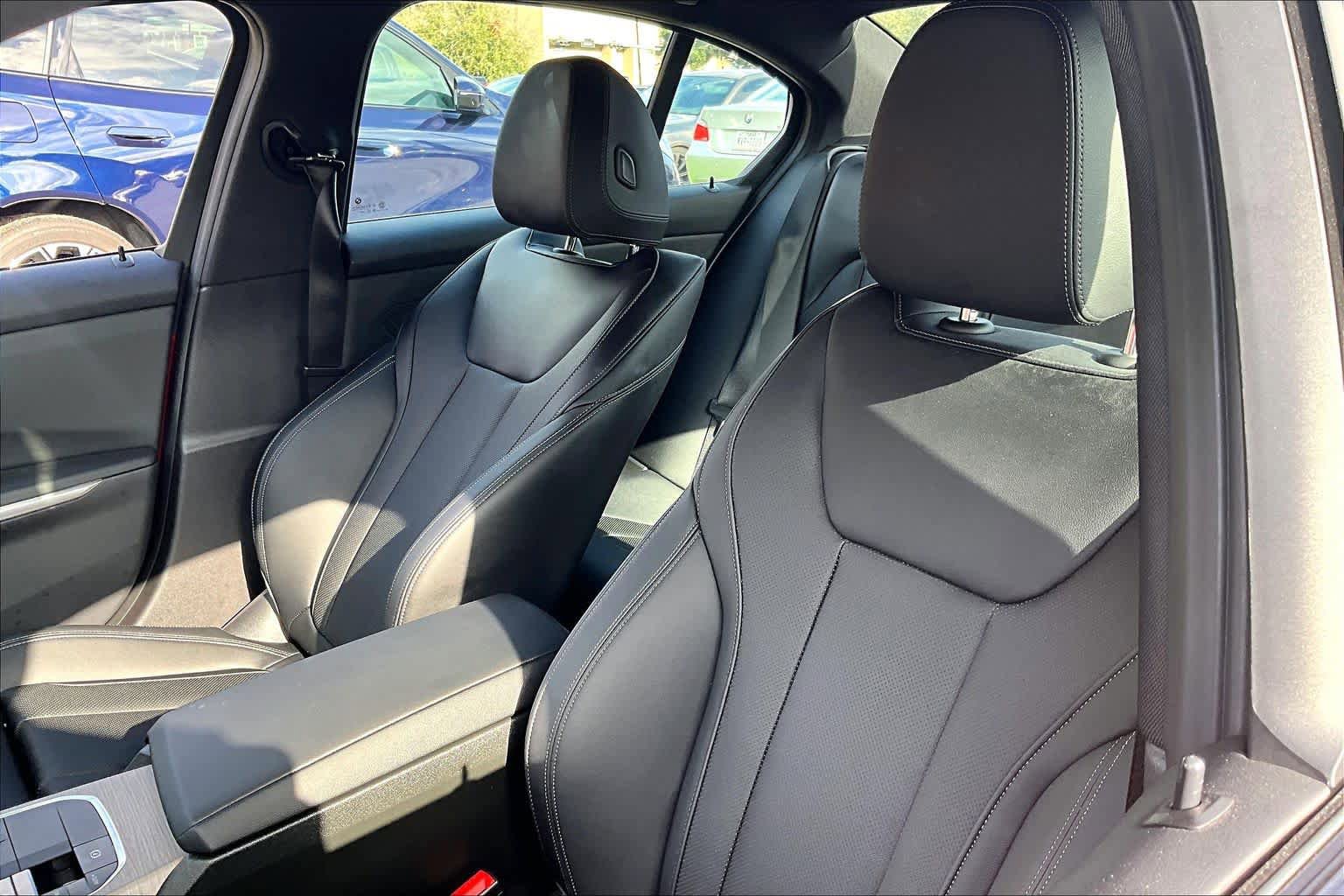 Used 2025 BMW 330i Sedan w/ M Sport Package image 6