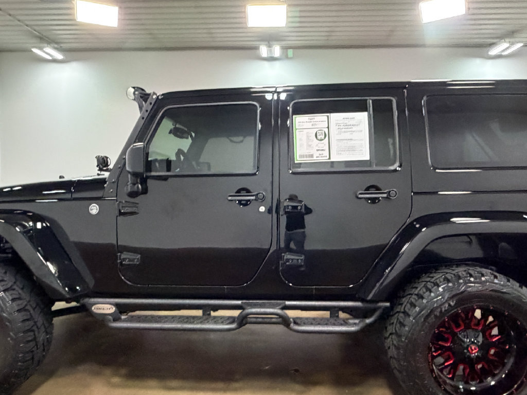 Used 2015 Jeep Wrangler Unlimited Sahara w/ Connectivity Group AWD/4WD image 37
