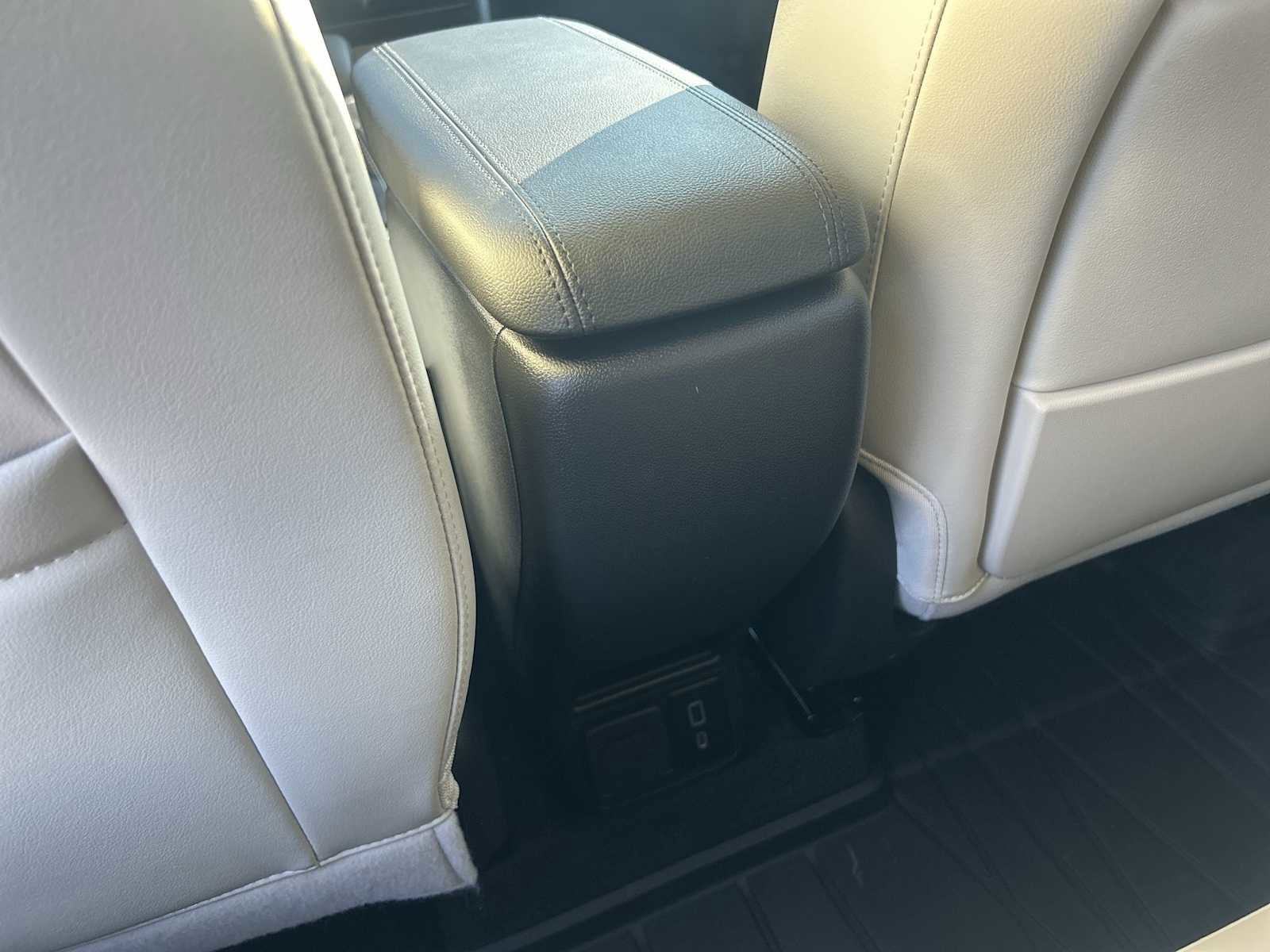 Used 2025 Buick Encore GX Avenir w/ Avenir Convenience Package image 19