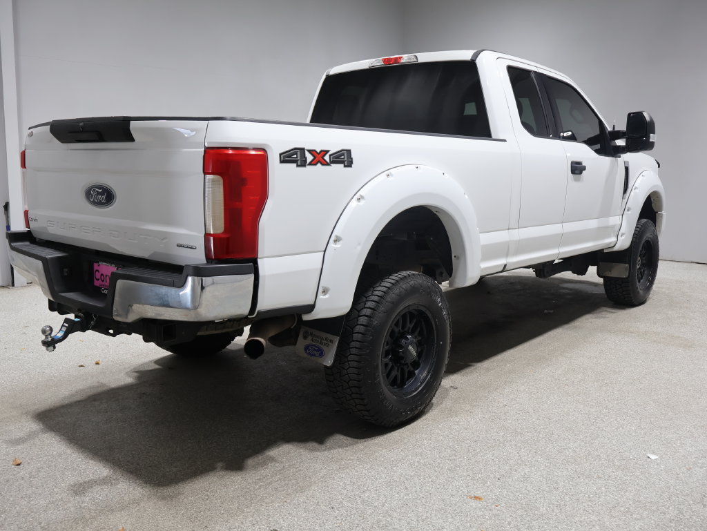 Used 2017 Ford F250 XLT AWD/4WD image 2
