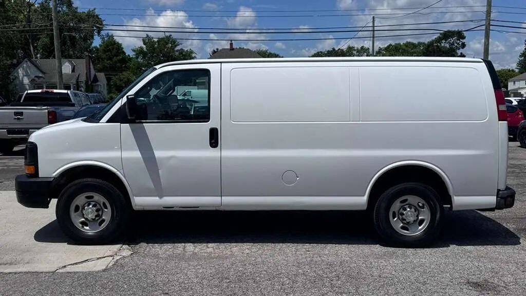 Used 2016 Chevrolet Express 2500 RWD image 3