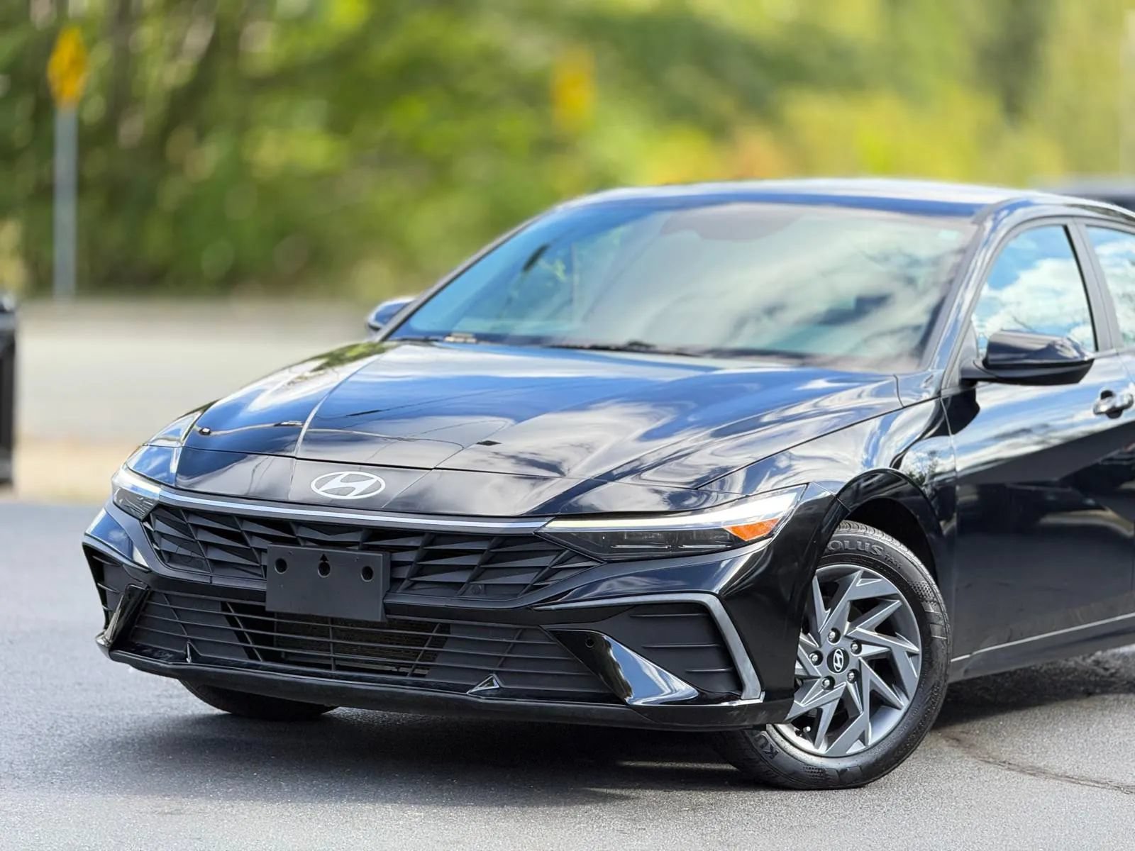 Used 2024 Hyundai Elantra SEL FWD image 3