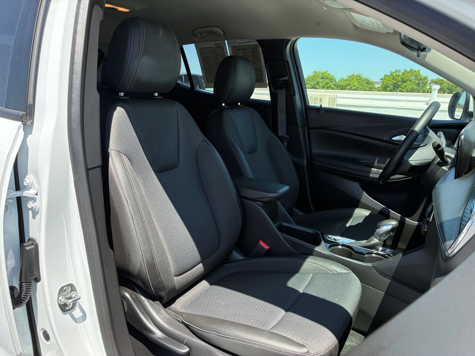 Used 2025 Buick Encore GX Preferred AWD/4WD image 34
