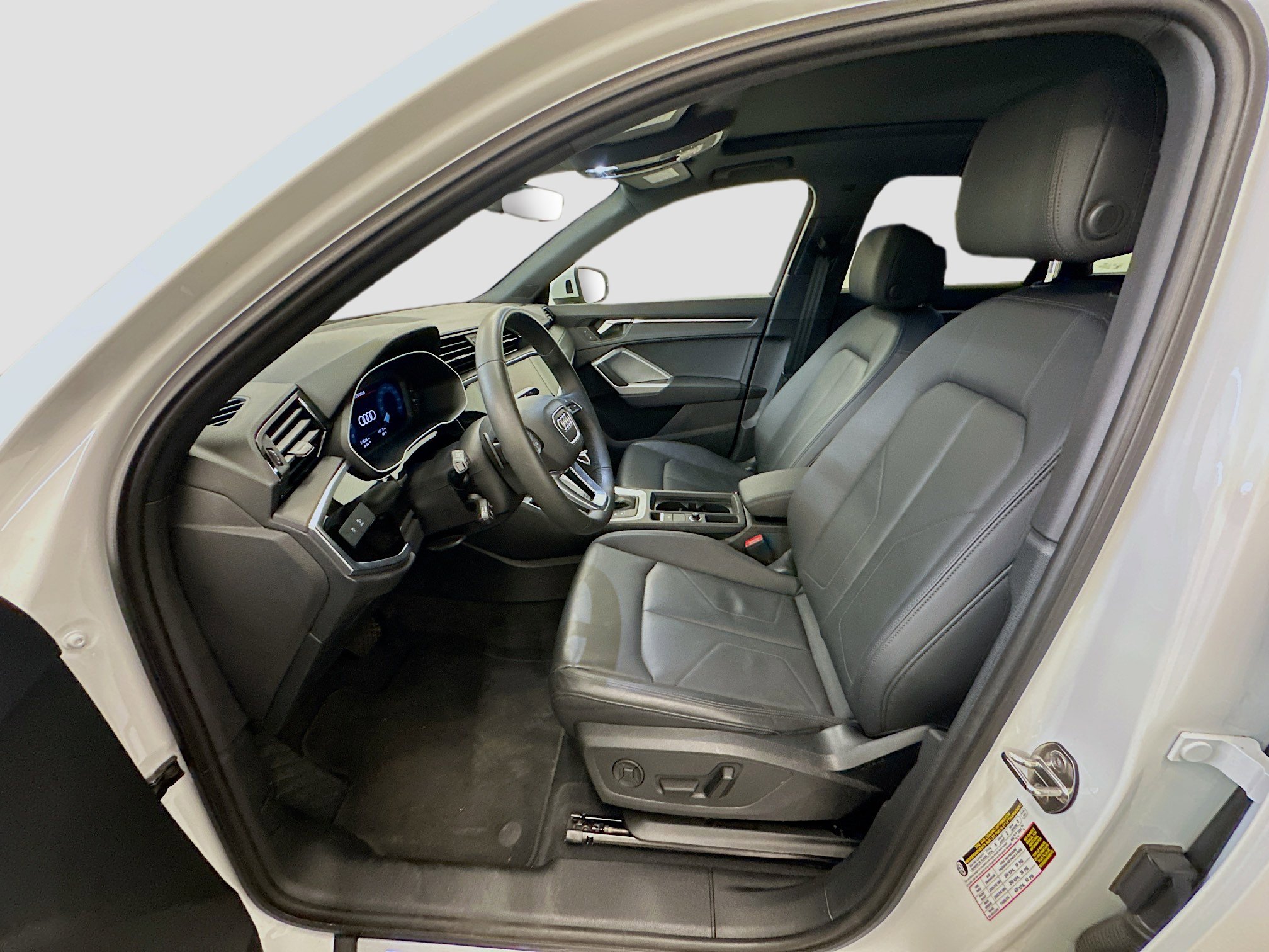 Used 2025 Audi Q3 2.0T Premium image 13