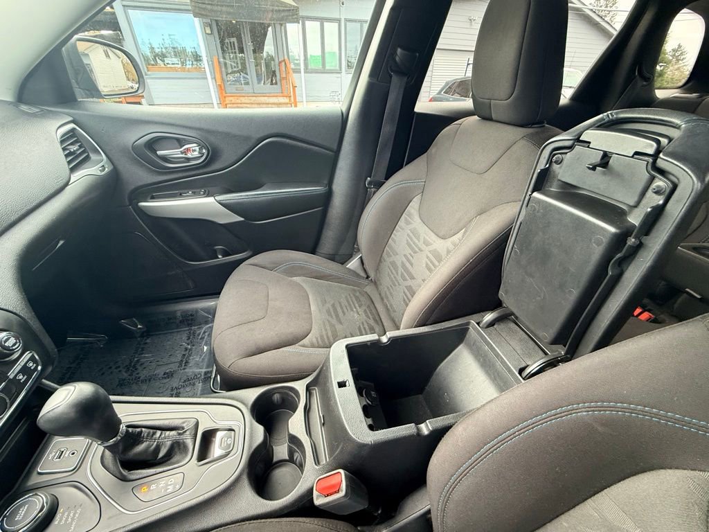 Used 2019 Jeep Cherokee Sport image 24