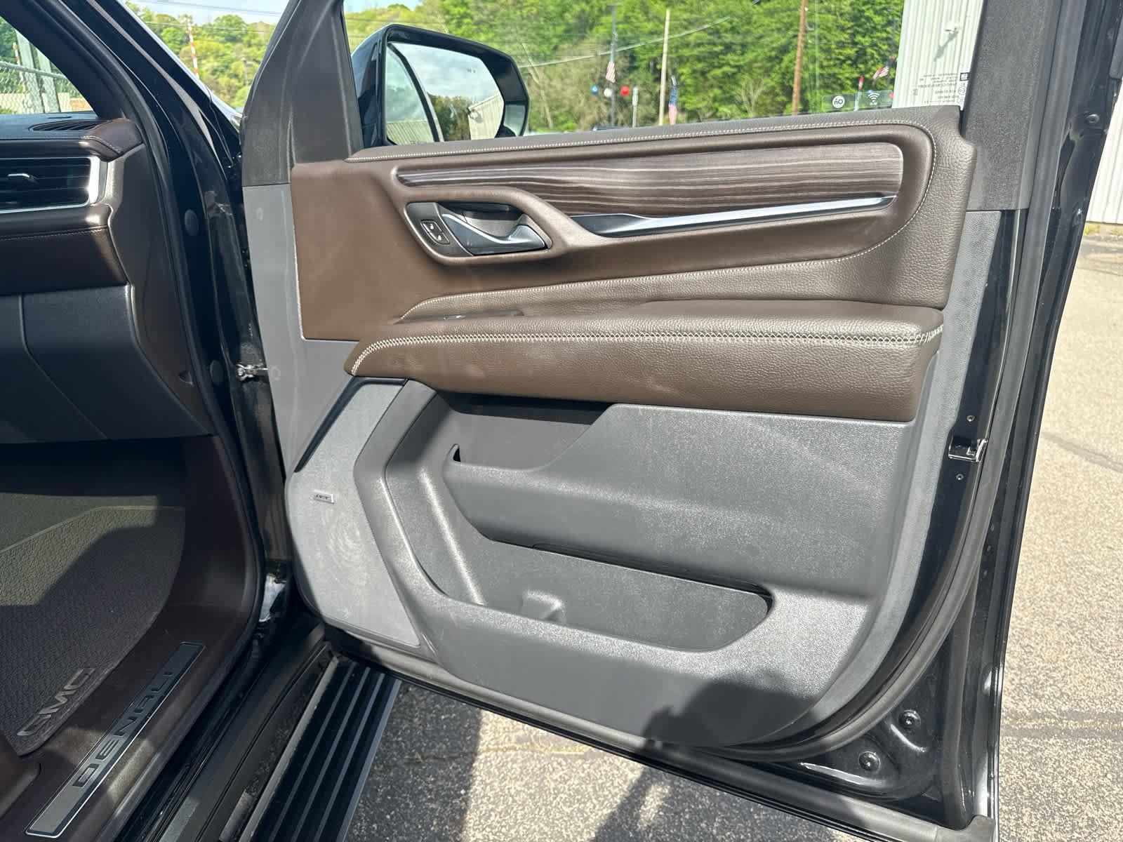 Used 2023 GMC Yukon Denali AWD/4WD image 33