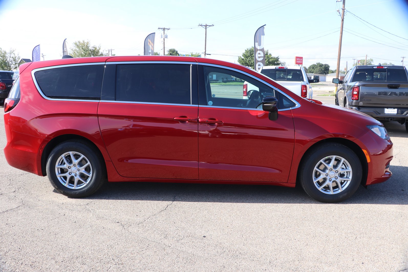 New 2027 Chrysler Pacifica LX FWD image 8