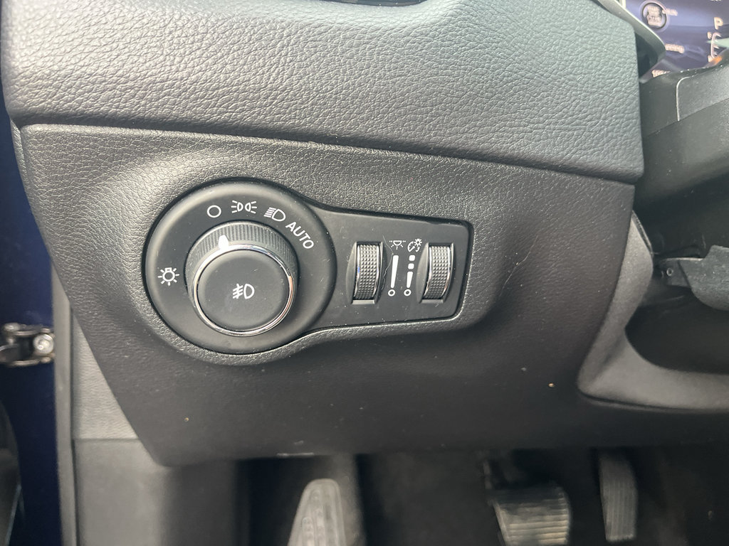 Used 2018 Jeep Compass Limited w/ Navigation Group AWD/4WD image 16