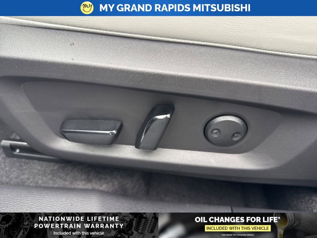 New 2026 Mitsubishi Outlander SE AWD/4WD image 16