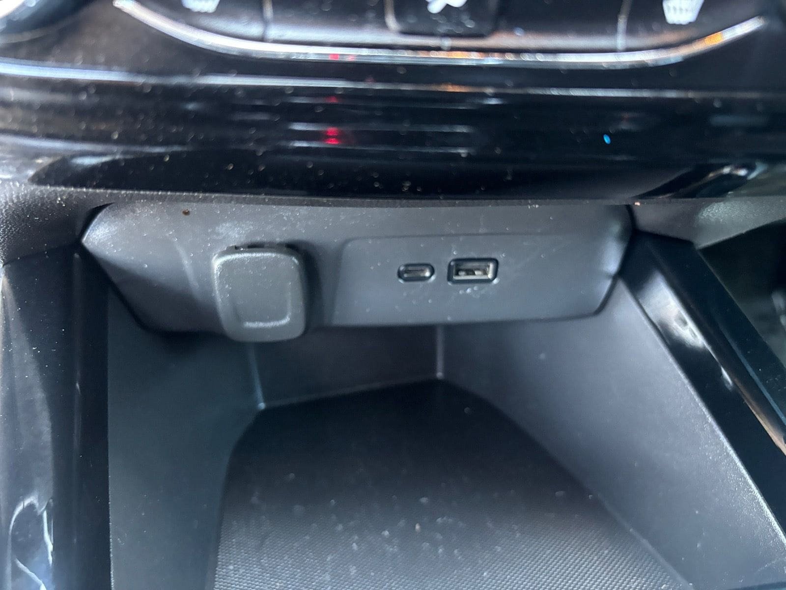 Used 2025 Chevrolet Trax RS w/ Driver Confidence Package image 25