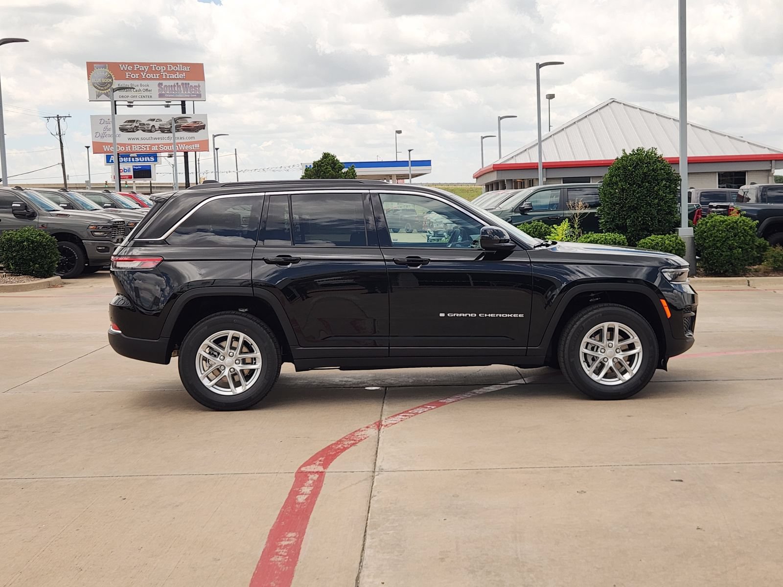 New 2026 Jeep Grand Cherokee Laredo X AWD/4WD image 7