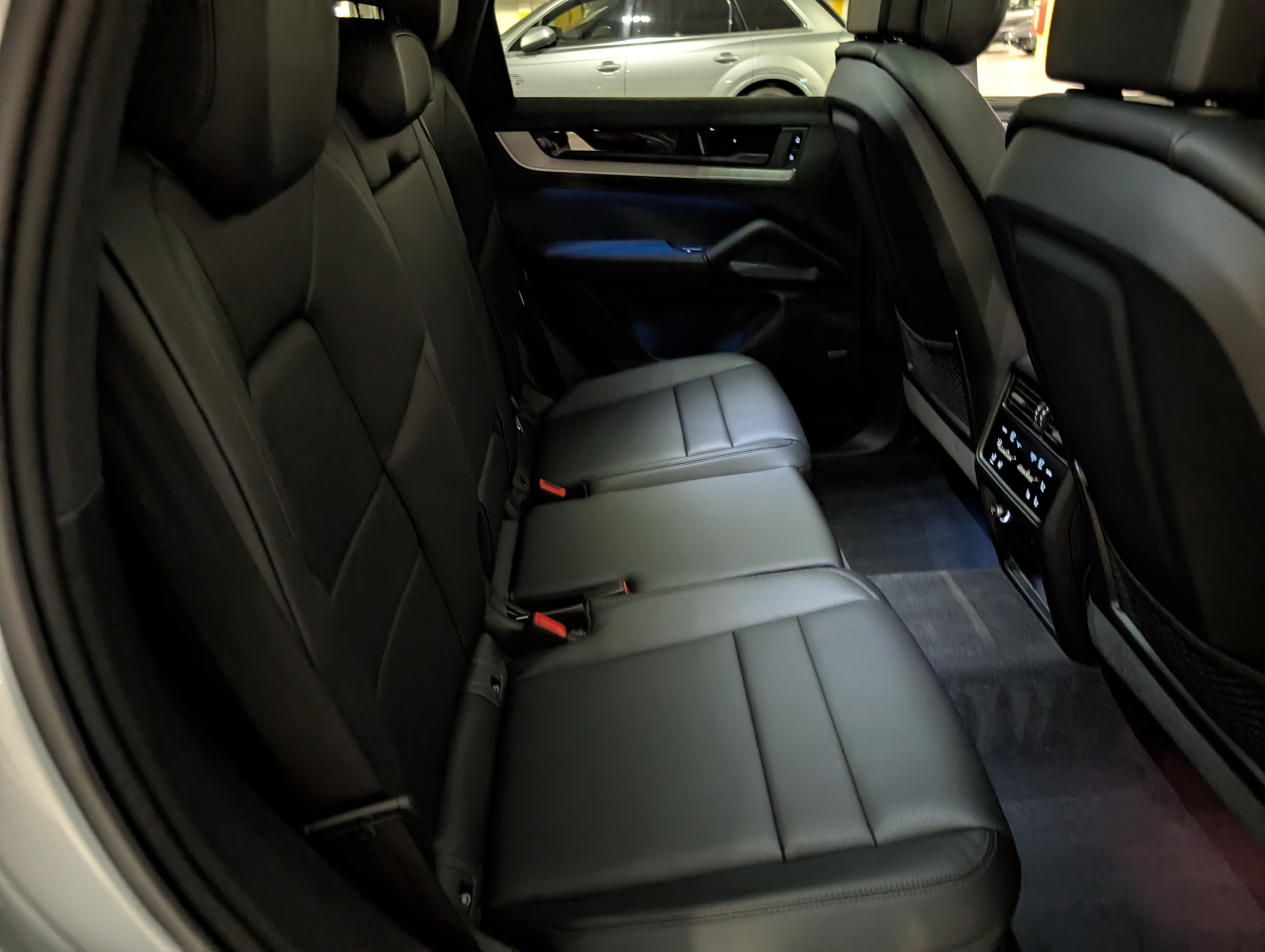 Certified 2025 Porsche Cayenne AWD/4WD image 24