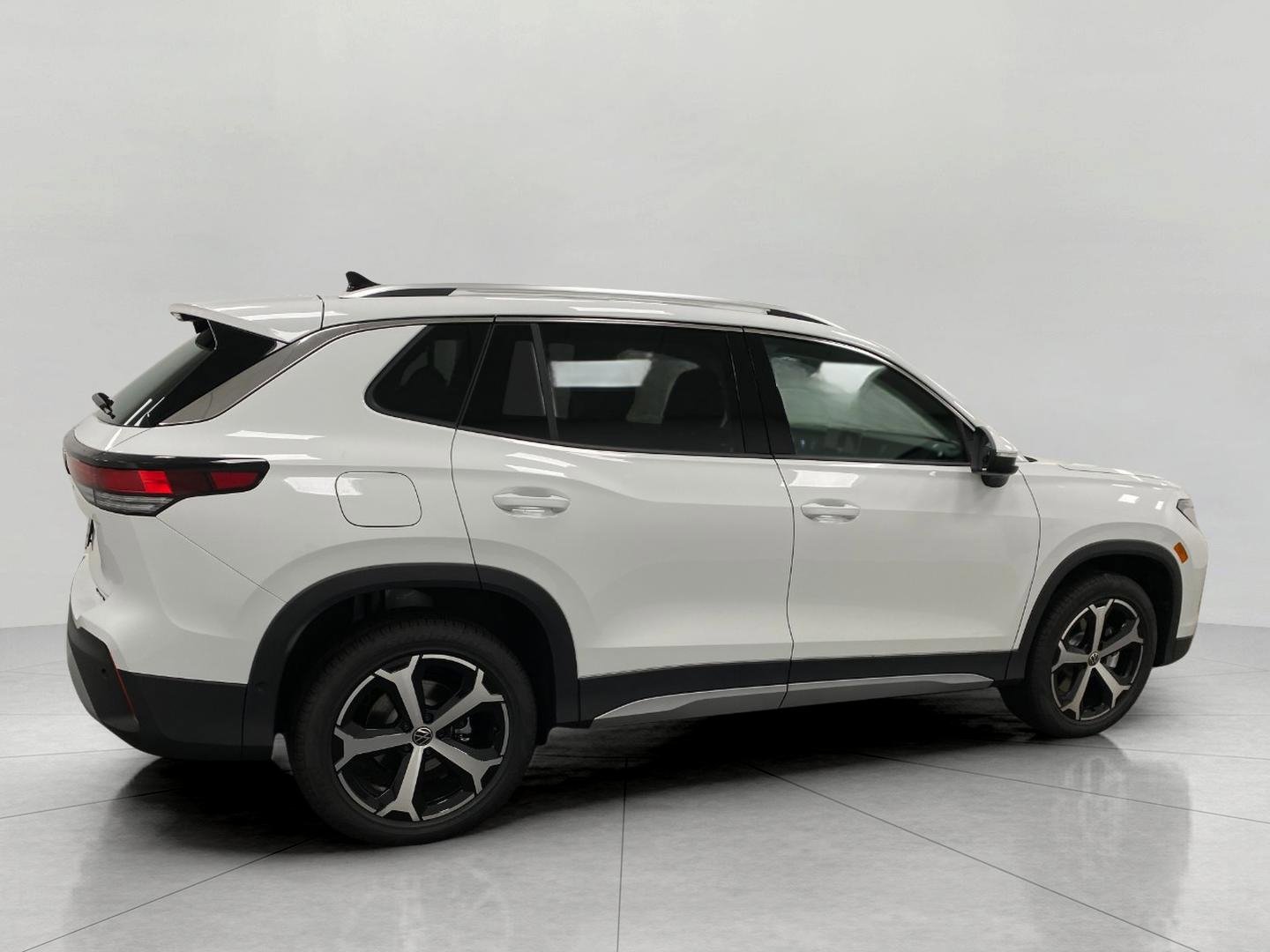 New 2026 Volkswagen Tiguan SE image 2