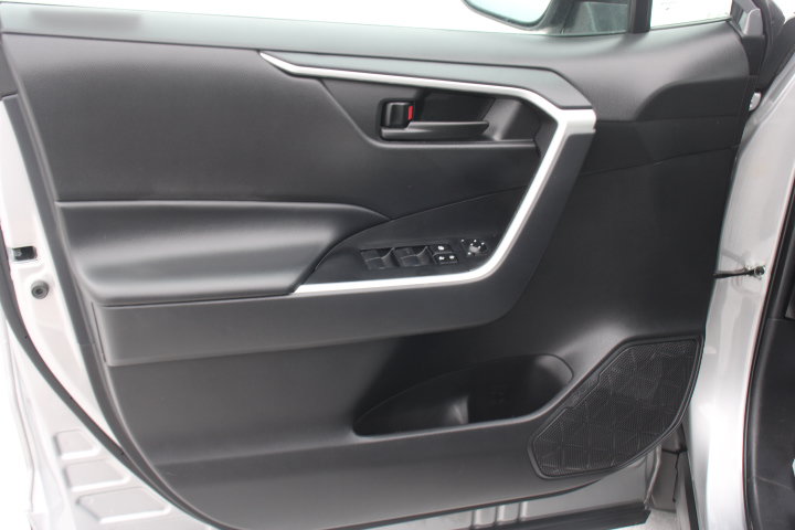 Certified 2024 Toyota RAV4 LE FWD image 10
