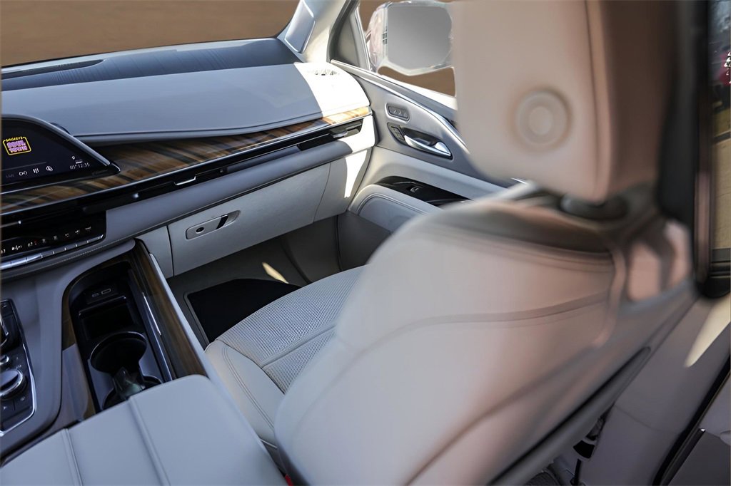 Used 2024 Cadillac Escalade Premium Luxury Platinum w/ Heavy-Duty Trailer Package image 22
