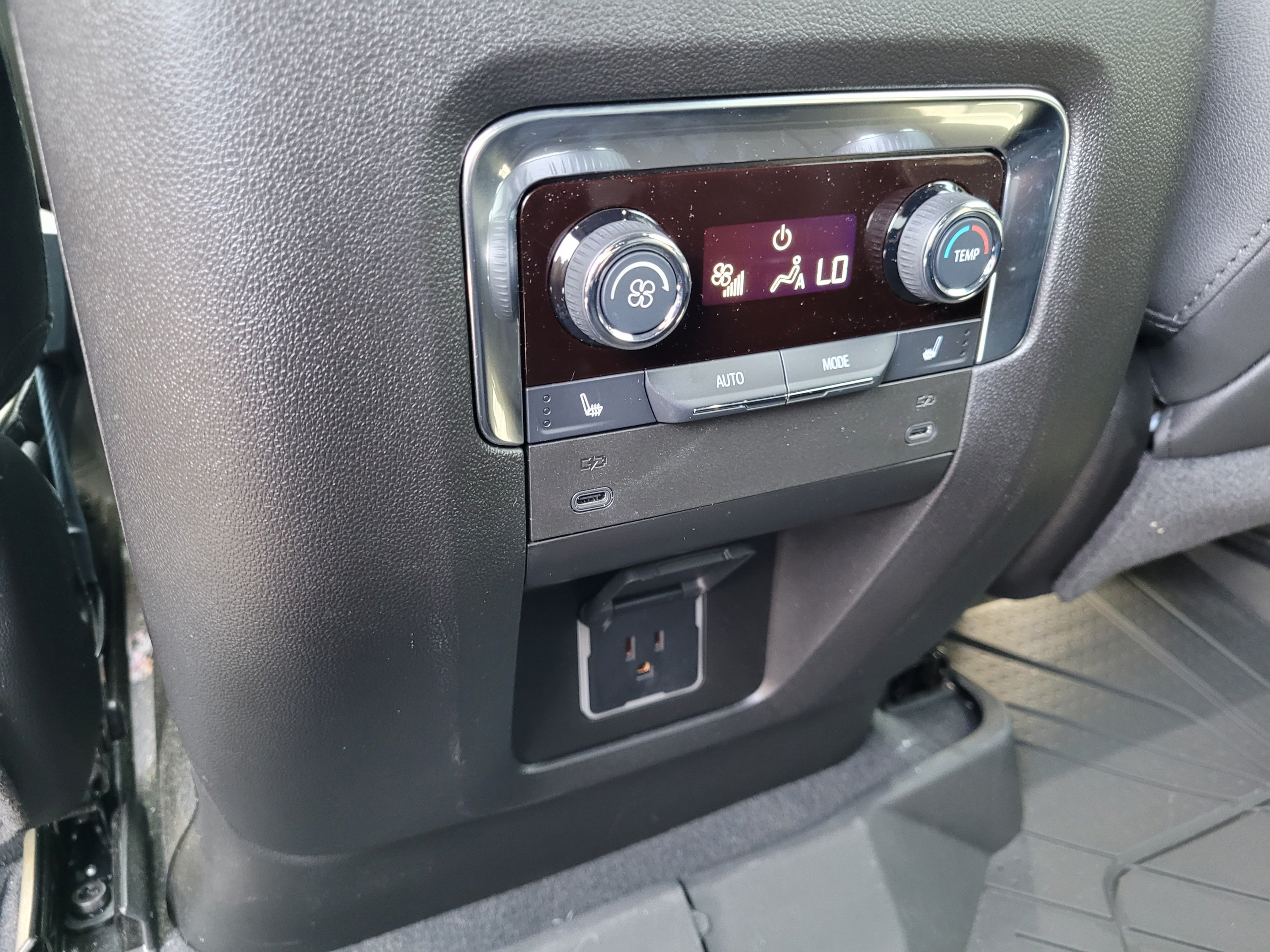 Used 2026 Chevrolet Suburban Premier AWD/4WD image 16