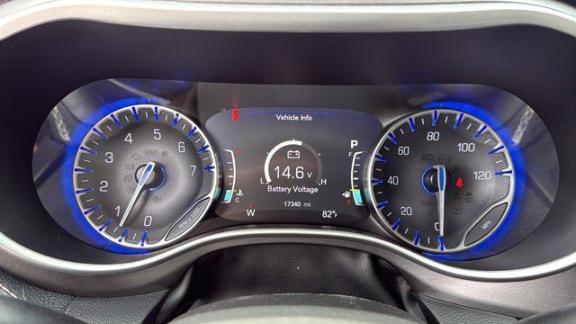 Certified 2024 Chrysler Pacifica Touring-L AWD/4WD image 18
