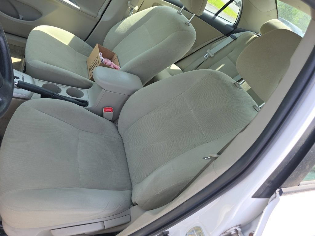 Used 2013 Toyota Corolla LE FWD image 11
