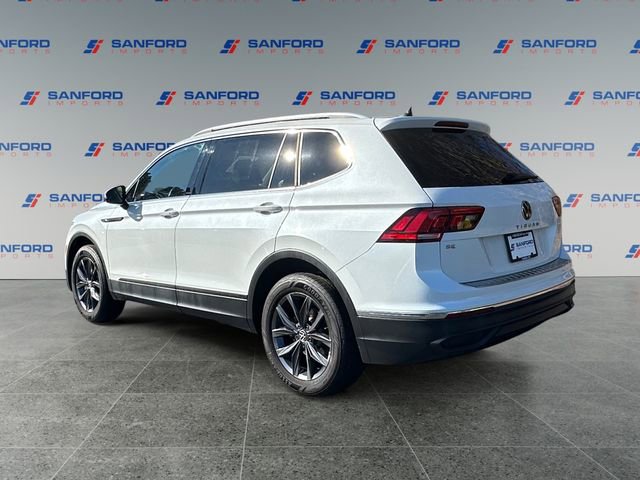 Used 2023 Volkswagen Tiguan SE w/ Panoramic Sunroof Package image 3