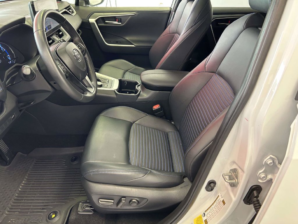 Used 2025 Toyota RAV4 XSE AWD/4WD image 16
