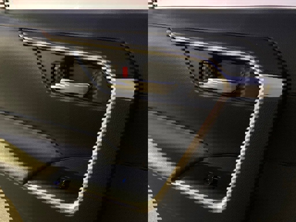 Used 2022 Toyota RAV4 SE image 12