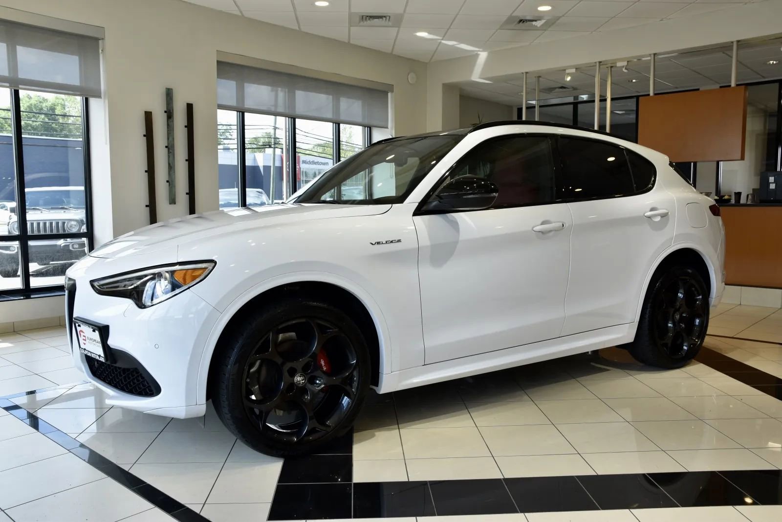 Used 2022 Alfa Romeo Stelvio Veloce image 3