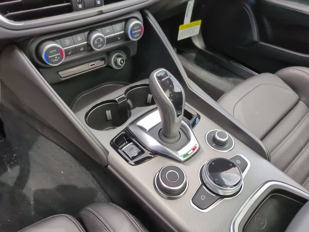 New 2026 Alfa Romeo Giulia AWD image 30
