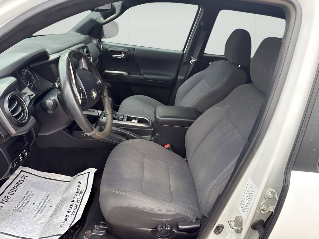 Used 2017 Toyota Tacoma TRD Sport image 11