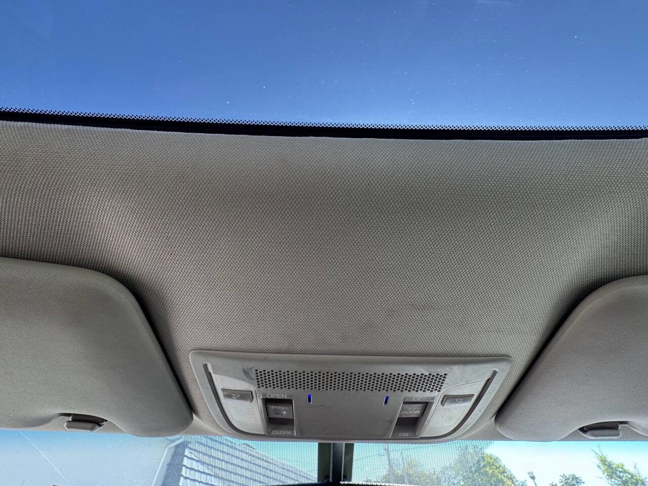 Used 2014 Acura ILX 2.0L w/Premium 4dr Sedan Packa image 26