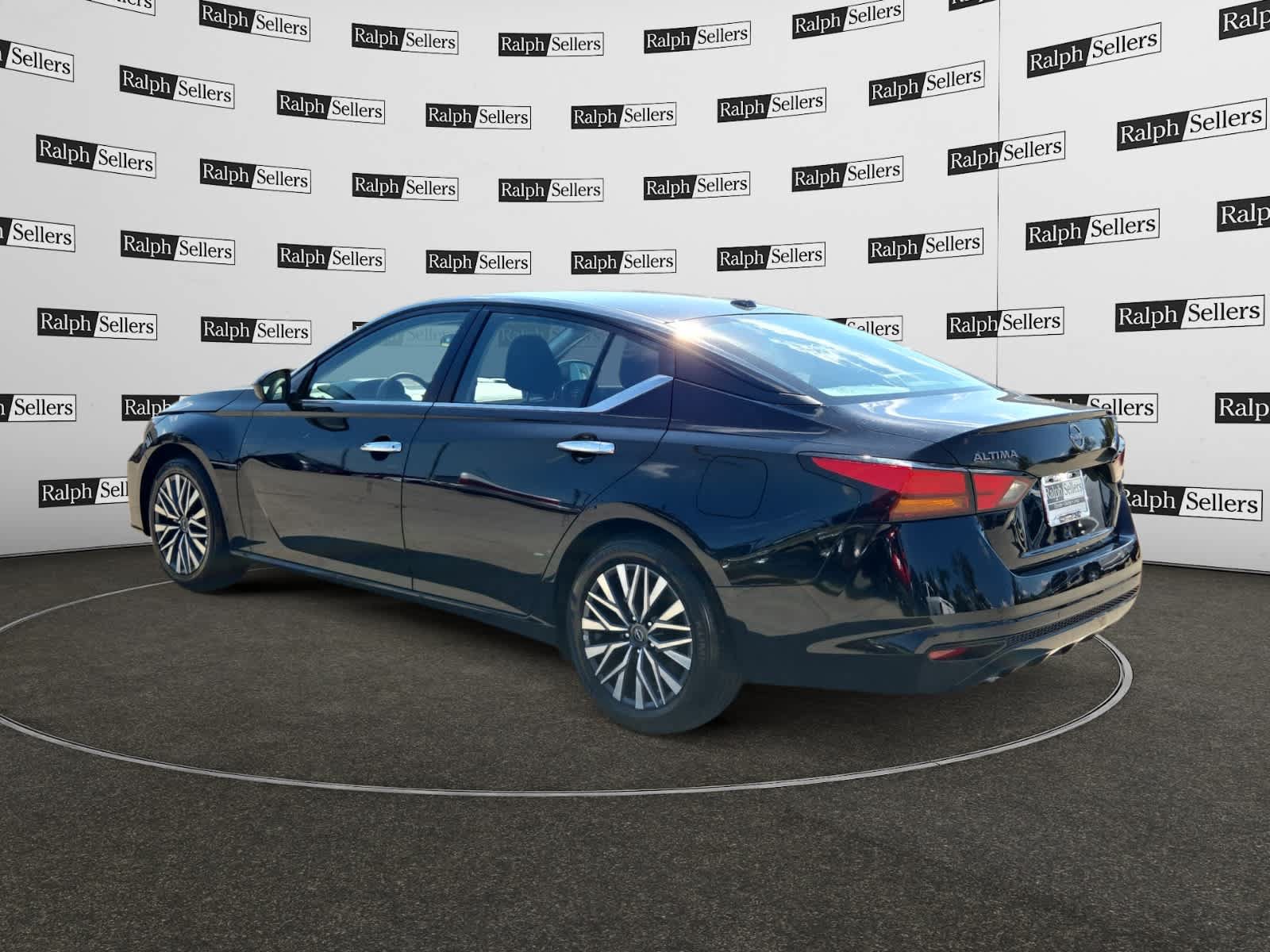 Used 2025 Nissan Altima 2.5 SV FWD image 4