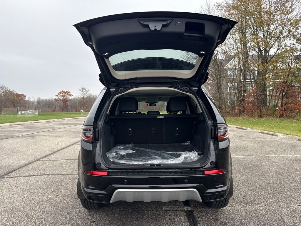 Used 2025 Land Rover Discovery Sport S image 11