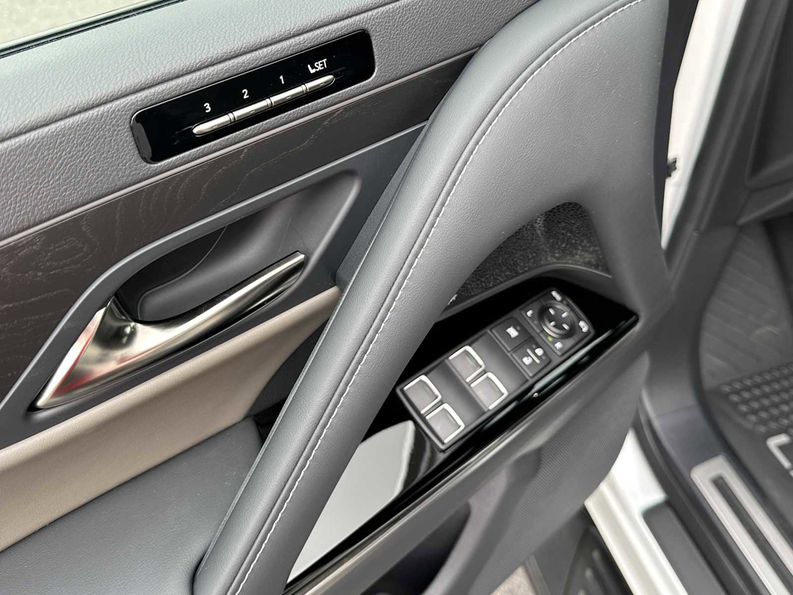 Used 2026 Lexus LX 700h Overtrail image 15