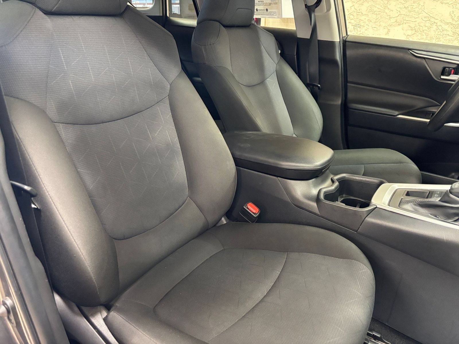 Used 2025 Toyota RAV4 XLE w/ Convenience Package AWD/4WD image 37