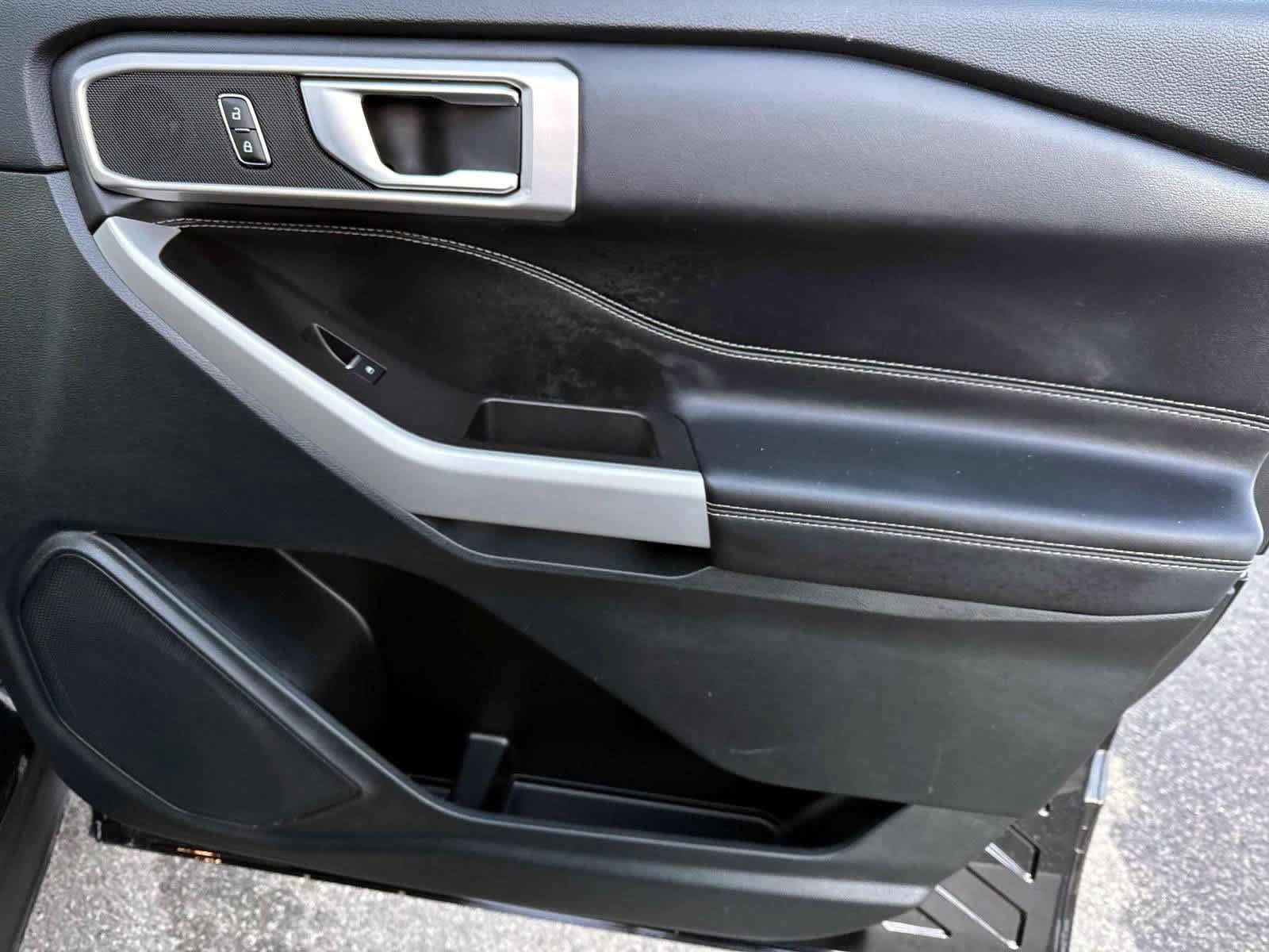 Used 2024 Ford Explorer XLT image 10