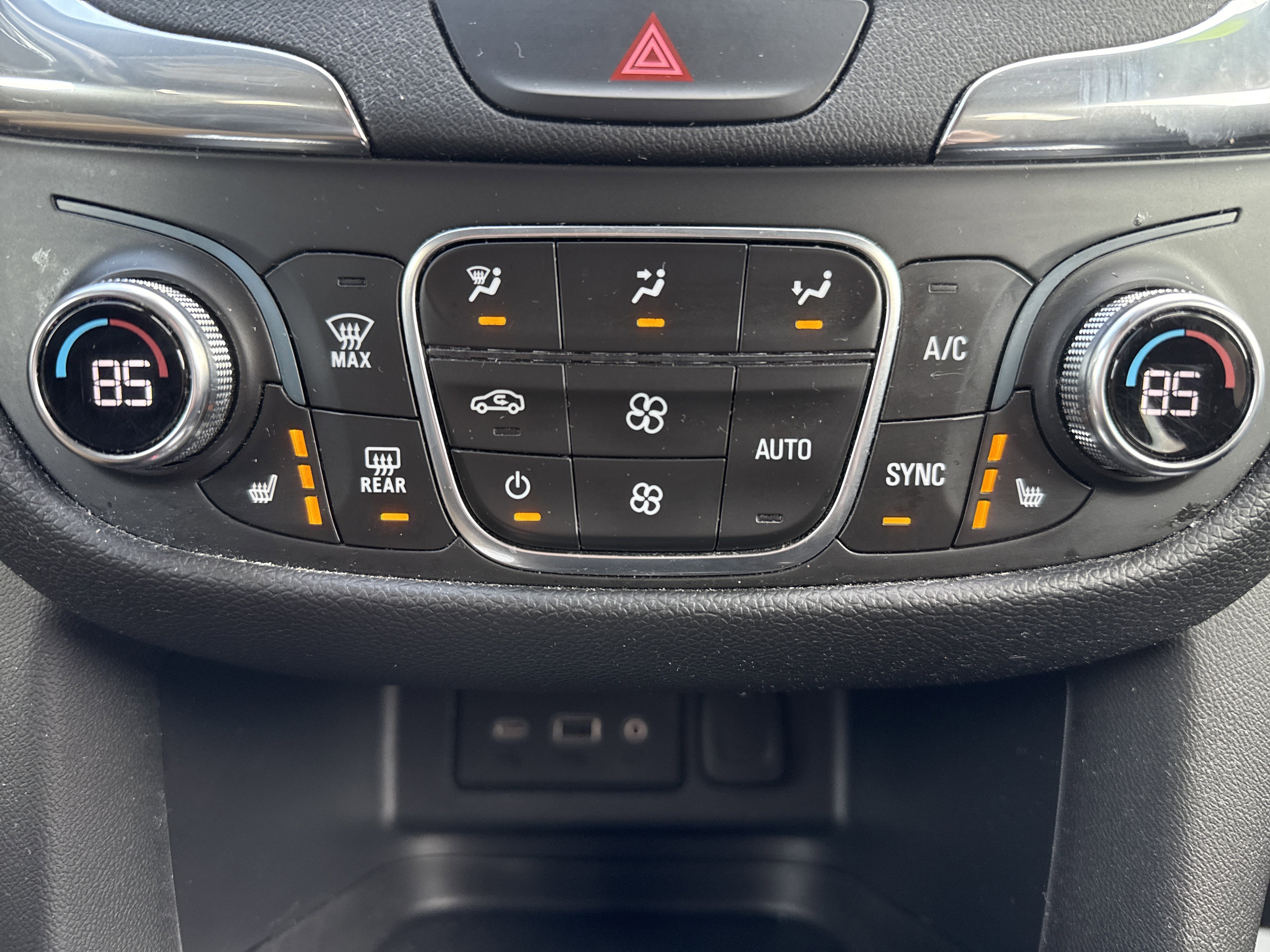 Used 2020 Chevrolet Equinox LT image 14