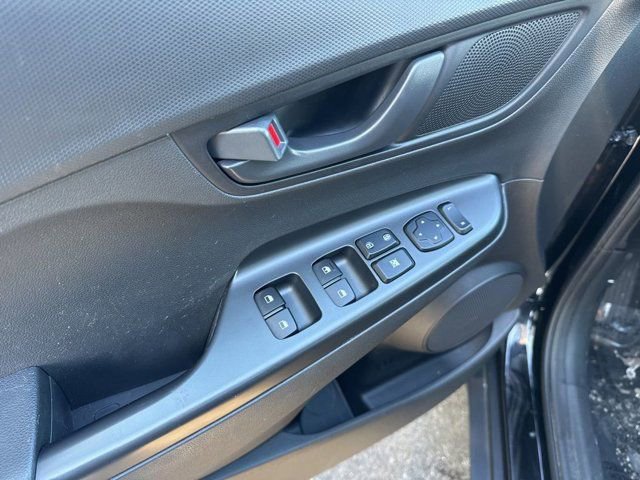 Used 2022 Hyundai Kona SEL image 16