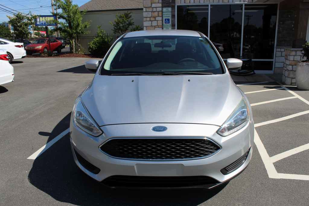 Used 2018 Ford Focus SE image 2