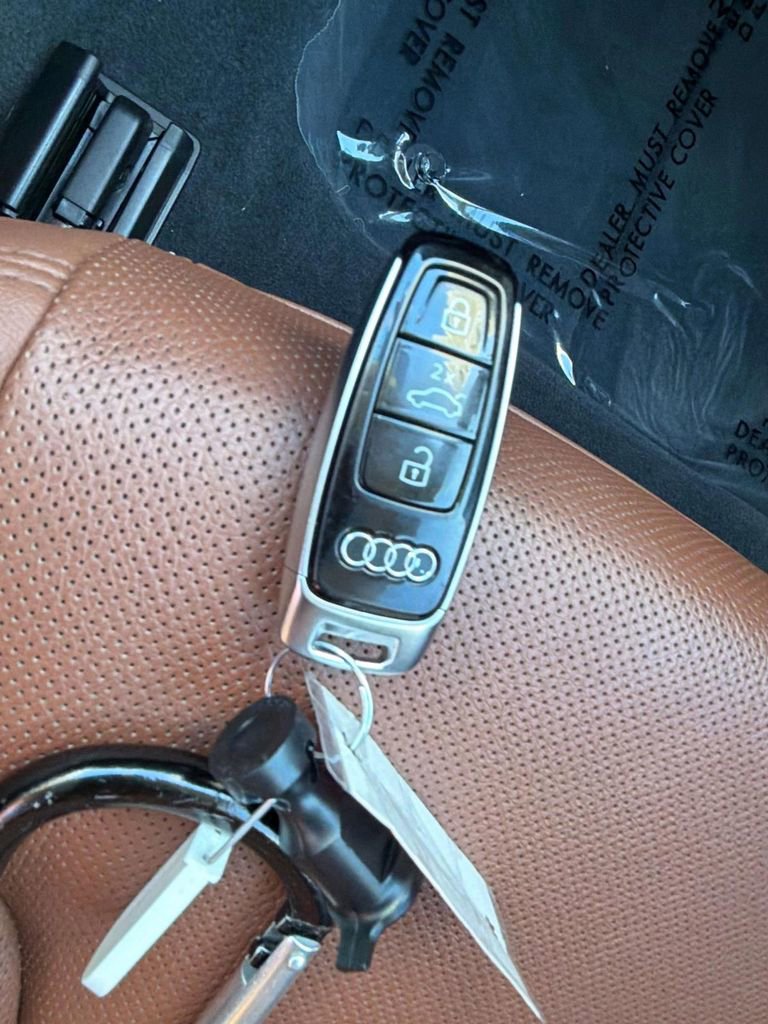 Used 2022 Audi Q8 Prestige image 32