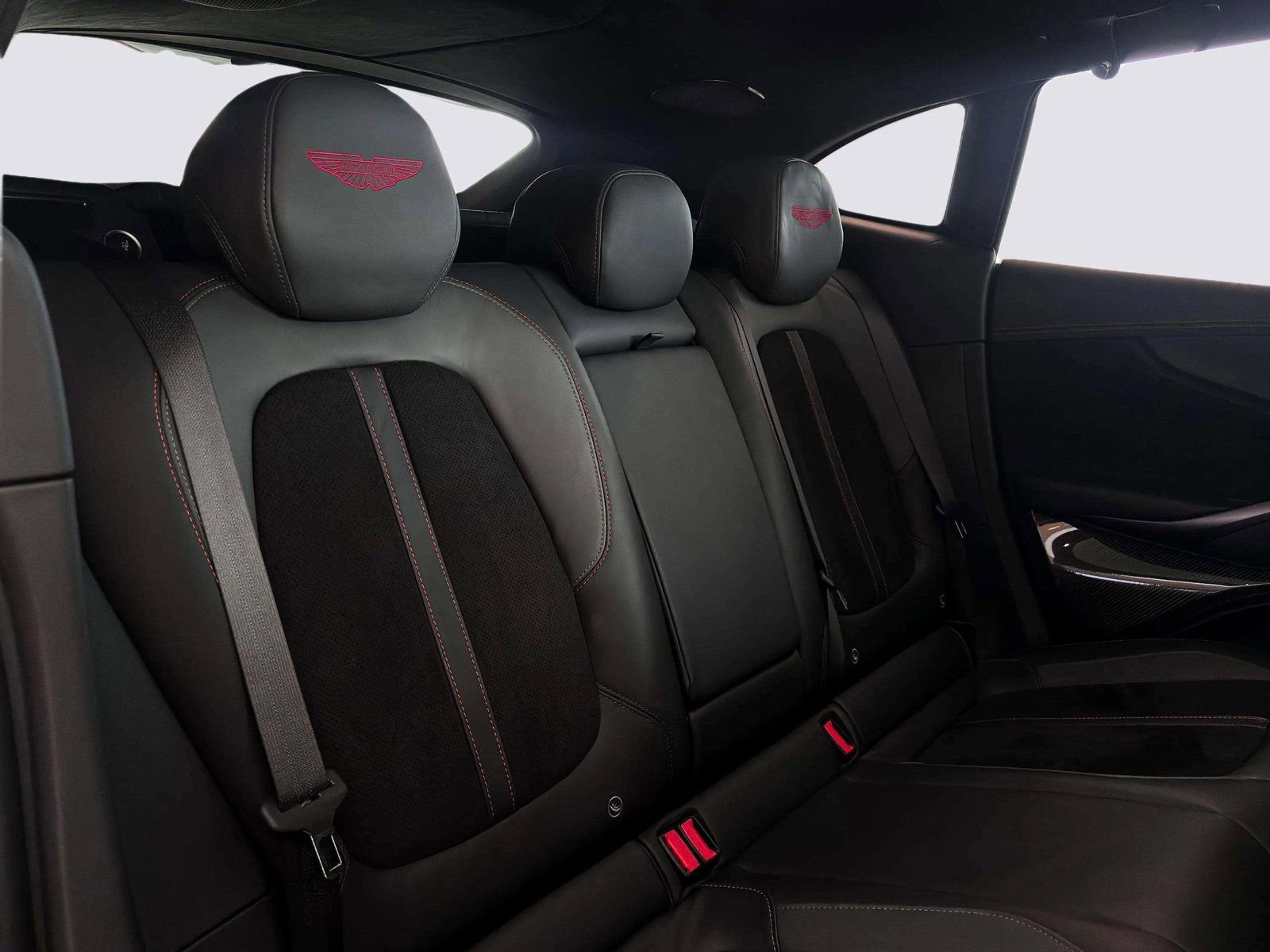 Used 2025 Aston Martin DBX 707 image 44