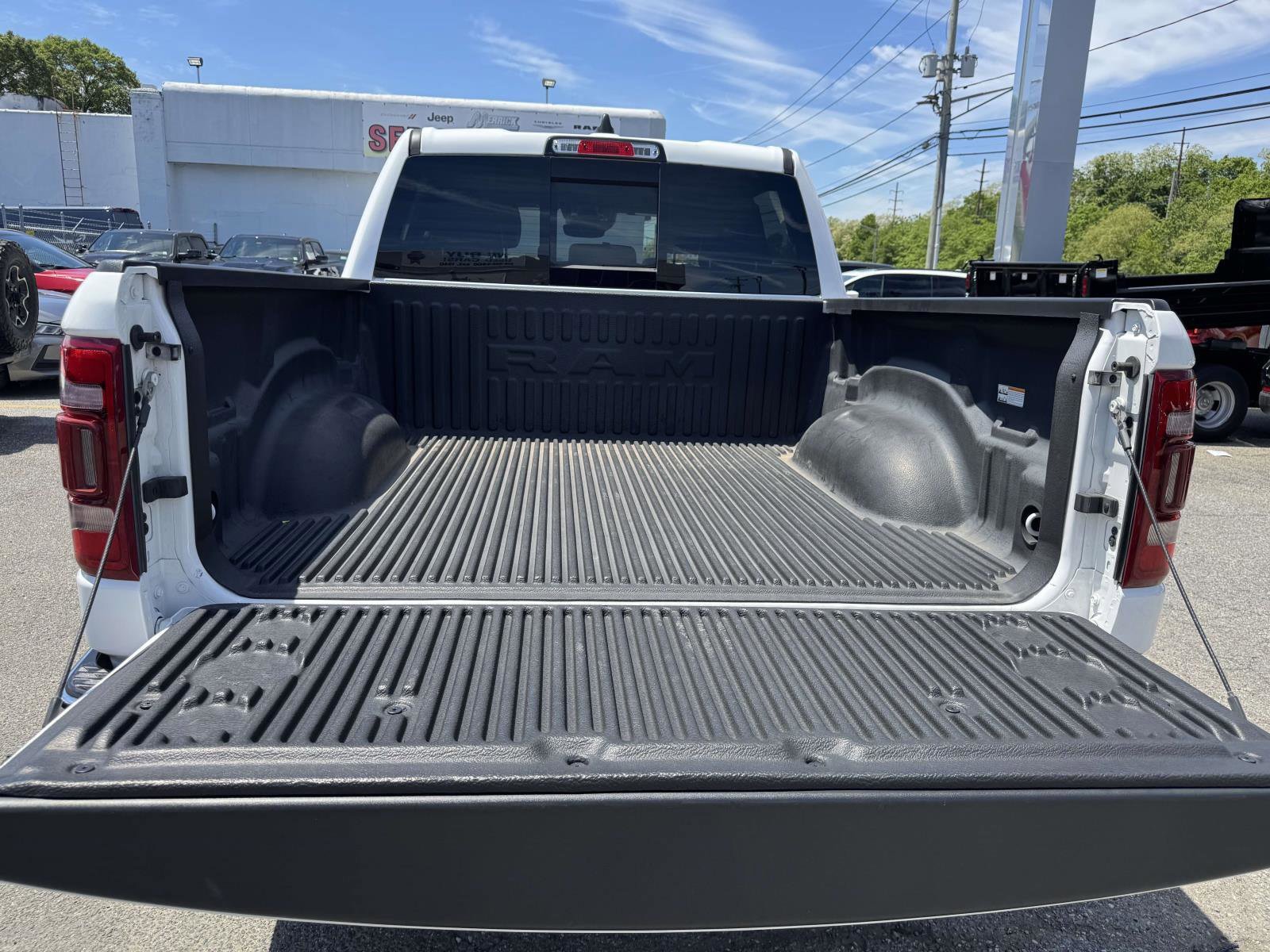 Used 2023 RAM 1500 Laramie AWD/4WD image 15