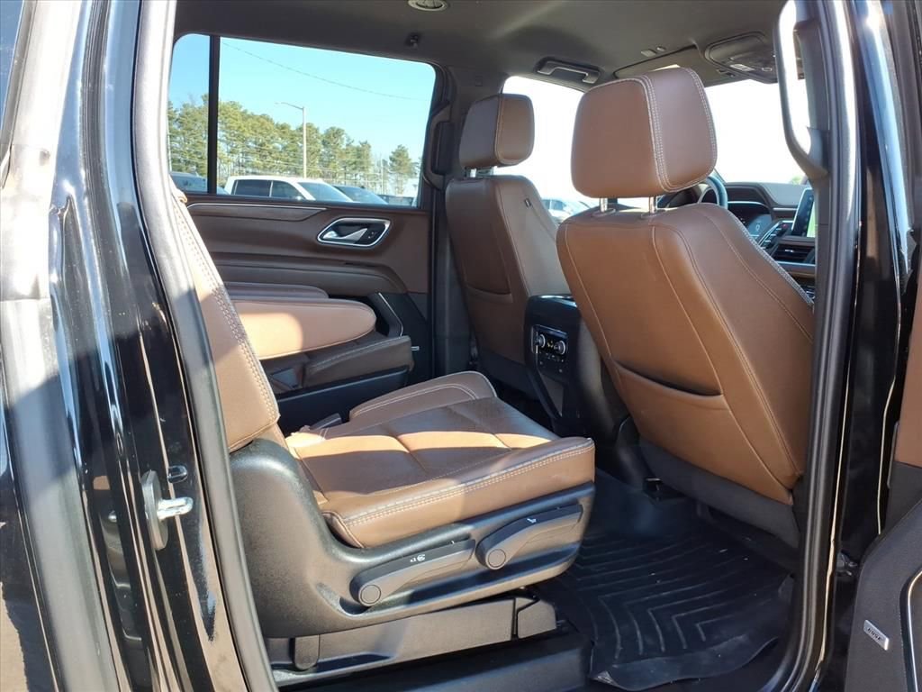 Used 2024 Chevrolet Suburban High Country image 13