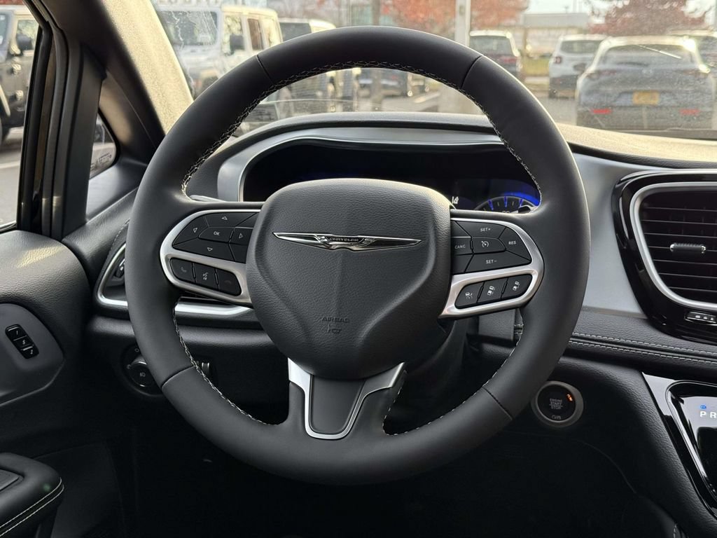 New 2026 Chrysler Pacifica Limited w/ Uconnect Theater Family Group AWD/4WD image 21