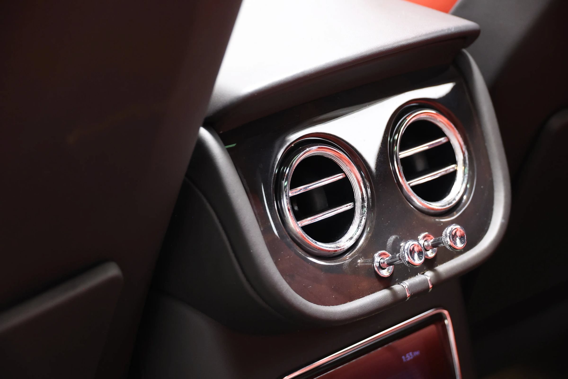 Used 2022 Bentley Bentayga AWD/4WD image 66